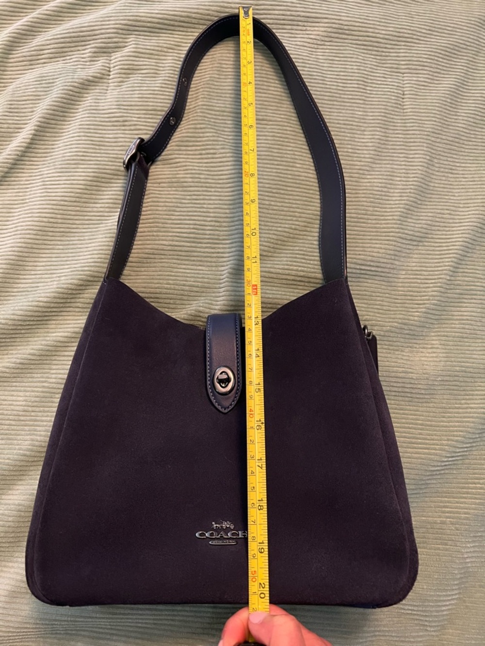 Coach Navy Suede Shoulder Bag with Polished Logo - Picture 8 of 9